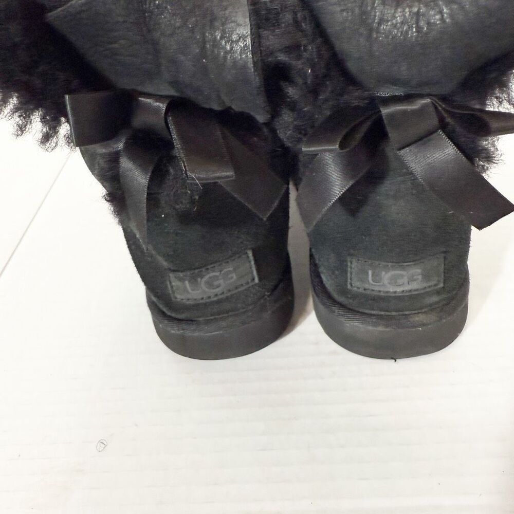 Ugg Women’s Mini Bailey Bow II Shearling Black Suede 1016501 Winter Boot Size‎ 8 - Picture 4 of 7
